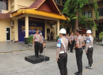 Kapolresta Pekanbaru Pimpin Upacara PTDH Personel, Dilanjutkan Arahan Kepada Jajaran
