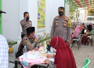 Polresta Pekanbaru Laksanakan Vaksinasi Covid-19 Di Pondok Pesantren Miftahul Huda
