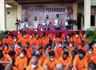 Polresta Pekanbaru Dan Jajaran Amankan 79 Preman, Senjata Tajam Dan Pistol Mainan Turut Diamankan