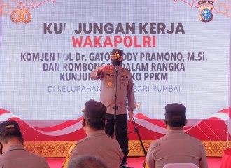 Kunjungi Posko PPKM Umban Sari, Wakapolri Komjen Gatot Ajak Warga Patuh Prokes.
