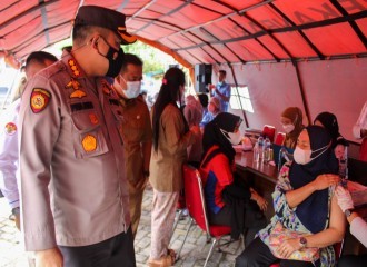 Kapolresta Pekanbaru Hadiri Vaksinasi Yang Diadakan Di Halaman Kantor DPD KNPI
