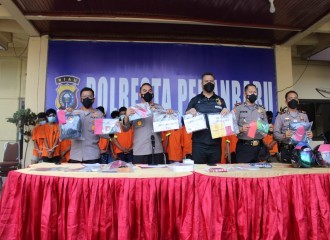 Kapolresta Pekanbaru Gelar Konferensi Pers  Tindak Pidana Pencurian Dengan Kekerasan (Jambret)