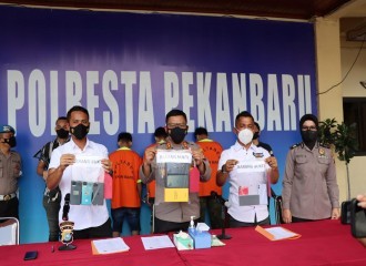 Wakapolresta Pekanbaru Pimpin Pres Releas Ungkap Tindak Pindana Pencurian Dengan Pemberatan (Curat) Dan Pertolongan Jahat (Tadah)