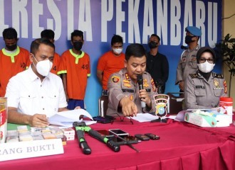 Gelar Konferensi Press, Polresta Pekanbaru Ungkap 4 Pelaku Curat