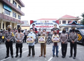 Semarak HUT Bhayangkara Ke-76 Polresta Pekanbaru Bagikan 650 Paket Bansos.