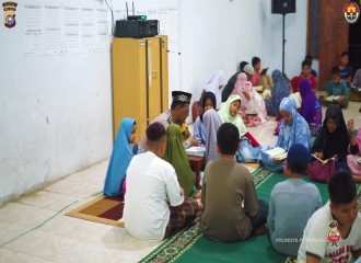 Bhakti Tanpa Batas Bhabinkamtibmas Kampung Bandar,  Peduli Warga Hingga Ajar Ngaji.