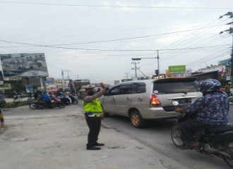 Kapolsek Tampan Turunkan Seluruh Personil Kejalan Antispasi Kemacetan Setiap Hari