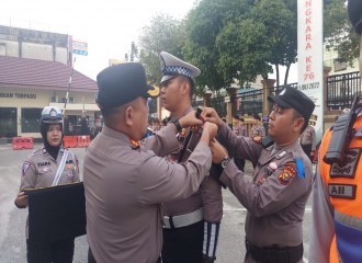 Kapolresta Pekanbaru Pimpinan Apel Gelar Pasukan Operasi Keselamatan Lancang Kuning 2023.