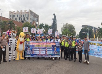Kerahkan Tim Sepatu Roda Dan Gelar Pawai Keselamatan, Ini Cara Unik Satlantas Kampanyekan Tertib Lalu Lintas Di Area Car Free Day Kota Pekanbaru