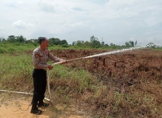 Polsek Payung Sekaki Melakukan Pengecekan Alat Pemadam Karlahut Dan Embung 