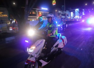 Diguyur Hujan Deras, Kapolresta Pekanbaru Bersama Dandim 0301/Pekanbaru Sidak Ke Kampung Dalam Dan Patroli Sepeda Motor Ke Pospam MTQ Dan Pospam STC Ramayana.