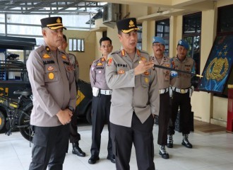 Pastikan Pelayanan Prima, Kapolresta Pekanbaru Cek Kelengkapan Peralatan Dan Kondisi Tahanan Di Polsek Sukajadi