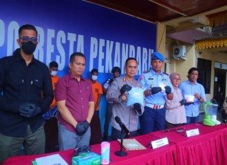 Satres Narkoba Polresta Pekanbaru Musnahkan 89,79 Gram Sabu Serta 8.240 Pil Ektasi Milim 3 Orang Tersangka