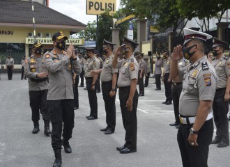 KAPOLRESTA PIMPIN UPACARA UPACARA KORPS RAPORT KENAIKAN PANGKAT 160 PERWIRA,BINTARA, DAN ASN YANG NAIK PANGKAT DAN PEMBERIAN REWARD