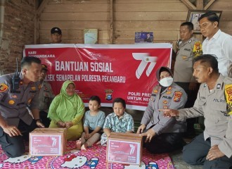 Sambut HUT Bhayangkara Ke-77, Polsek Senapelan Bagikan Ratusan Paket Sembako