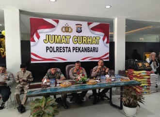Polresta Pekanbaru Gelar Jumat Curhat Di Rumah JB  Jl Riau Kelurahan Tampan Kecamatan Payung Sekaki 