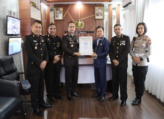 Kapolresta Pekanbaru Terima Penghargaan Presisi Award Dari LEMKAPI