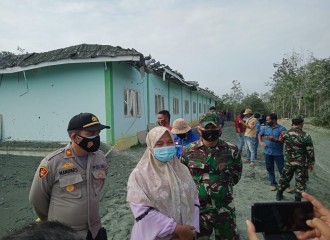 CEK PENANGANAN SEMBURAN GAS BERSAMA TIM, POLSEK TENAYAN RAYA LAKUKAN INI DILOKASI