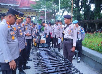 Jelang Pemilu 2024, Kapolresta Pekanbaru Gelar Apel Sarpras Dalam Rangka Operasi Mantap Brata 2023/2024