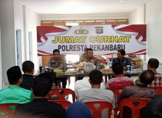 Polresta Pekanbaru Gelar Jumat Curhat Di Rumah Jum'at Berkah Bina Sosial Pekanbaru