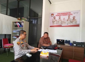 WUJUDKAN PEMILU 2024 YANG BERKUALITAS, POLSEK TAMPAN MELAKUKAN KOORDINASI DENGAN PPK KEC. BINAWIDYA