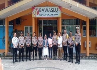 Ciptakan Situasi Kamtibmas Yang Kondusif Dalam Rangka Ops Mantap Barata 2023/2024 Kapolsek Sukajadi Silaturahmi Ke Bawaslu Kota Pekanbaru.