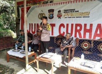 Mewujudkan Pemilu Yang Damai: Polresta Pekanbaru Gelar Jumat Curhat Di Kelurahan Tebing Tinggi Okura