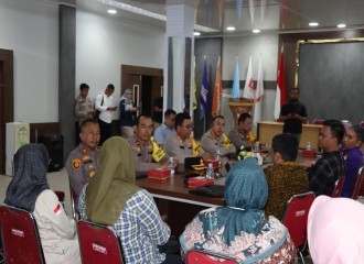Kapolresta Pekanbaru Jeki Rahmat Mustika. S. I. K., Cek Langsung Kesiapan KPU Jelang Pencoblosan 14 Pebruari 2024 Mendatang