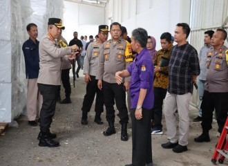 Jelang Pemilu 2024, Kapolresta Pekanbaru Cek Gudang Logistik KPU