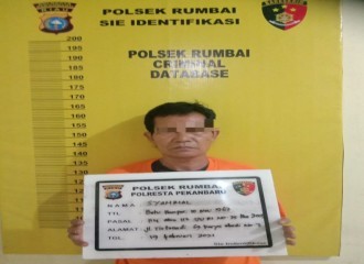 PENGEDAR NARKOTIKA JENIS SABU SEDANG BERADA DALAM PONDOK KOLAM IKAN,DIAMANKAN POLISI 