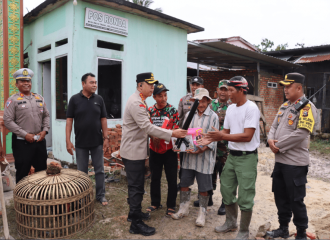 Kunjungi Pos Ronda, Kapolresta Pekanbaru Beri Bantuan