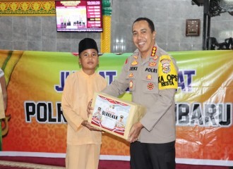 Polresta Pekanbaru Gelar "Cooling System" Dengan Gelar Jumat Curhat Di Masjid Abidin