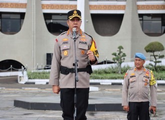 Kapolresta Pekanbaru Pimpin Apel Kesiapan Dan Pengecekan Kelengkapan Personil PAM TPS Di Halaman Kantor Gubernur