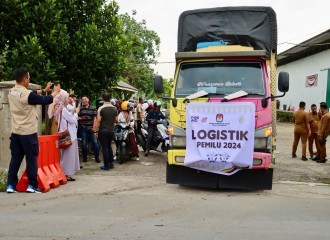 Kapolresta Pekanbaru Bersama Forkopimda Lepas Pendistribusian Logistik Pemilu