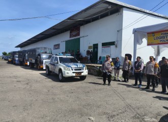 Simulasi Pamwal Pendistribusian Logistik Pemilu 2024 Oleh Kapolresta Pekanbaru