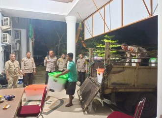 Kompol Noak Pimpin Pengawalan Pergeseran Kotak Suara Hasil Pleno PPK Senapelan