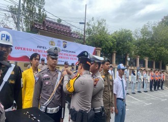 Kapolresta Pekanbaru Pimpin Apel Gelar Pasukan Ops Keselamatan Lancang Kuning 2024.