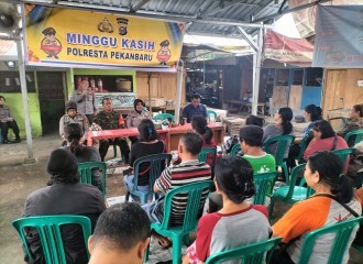 Dalam Program "Minggu Kasih" Polresta Pekanbaru Tanggapi Keluhan Pedagang Dan Masyarakat 