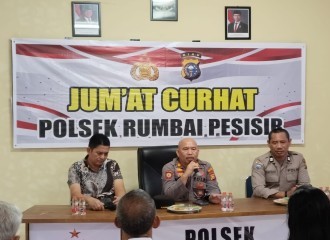 Polresta Pekanbaru Dan Polsek Rumbai Pesisir Gelar Jumat Curhat, Bahas Kamtibmas Dengan Warga 