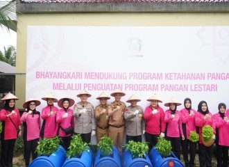 Kapolda Riau Luncurkan Program Pekarangan Pangan Lestari Untuk Ketahanan Pangan Di Wilkum Polsek Payung Sekaki 