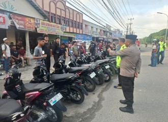 Polsek Bukit Raya Gelar Patroli Asmara Subuh, 21 Kendaraan Berknalpot Brong Diamankan