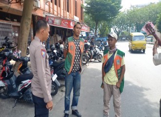 Bhabinkamtibmas Polsek Kota  Sosialisasikan Tarif Parkir Kepada Warga 