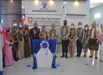 KAPOLRESTA PEKANBARU BESERTA IBU MENGHADIRI PERESMIAN GEDUNG ICS (INDONESIA CREATIVE SCHOOL) 
