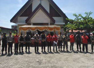 KAPOLRESTA CEK SITUASI KAMTIBMAS DI SEJUMLAH GEREJA KOTA PEKANBARU SAAT IBADAH HARI PASKAH BERLANGSUNG 
