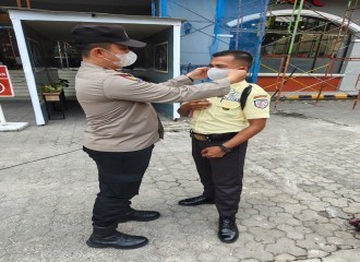 Polsek Pekanbaru Kota Gencarkan Imbauan Pencegahan Karhutla Dan Bagikan Masker Kepada Masyarakat