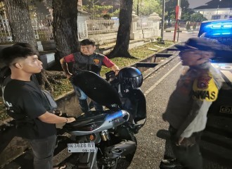 Polsek Limapuluh Gelar KRYD, Antisipasi C3 Dan Gangguan Kamtibmas Di Malam Hari