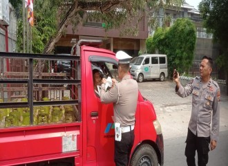 Polsek Sukajadi Bagikan 100 Masker KN95 Kepada Masyarakat, Antisipasi Dampak Asap Dan Debu
