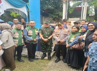 Menteri Pertanian Hadiri Penyaluran Bantuan Pangan Beras Secara Simbolis Di Pekanbaru